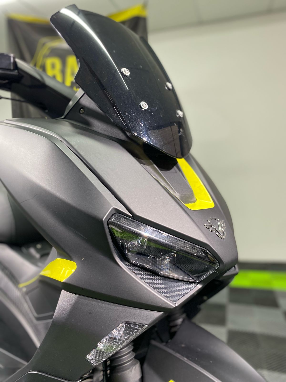VICTORY NEW BLACK 171 2024 – Comodidad, Estilo y Eficiencia 