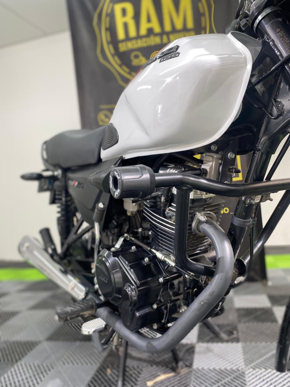 Vendo AKT NKD 125 MT 2025 – Excelente Estado 