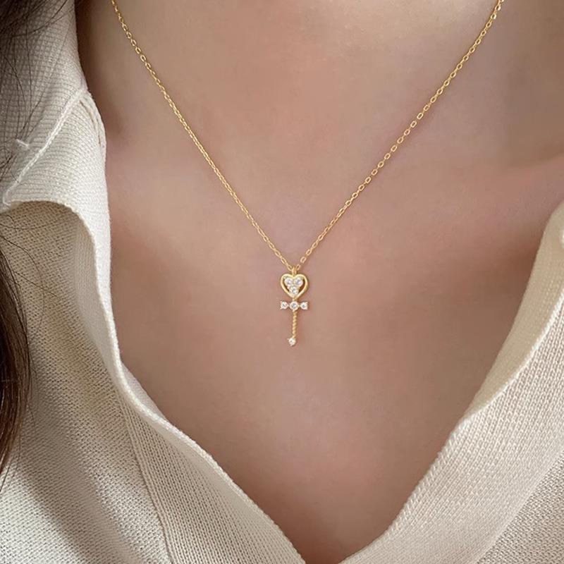  Collar INSTINTO MOMENTS  Llave del Corazon 